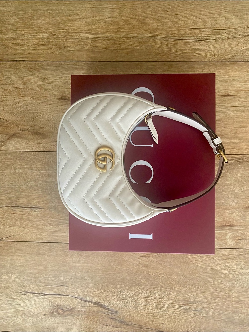 Gucci White Quilted GG Shoulder Bag with Gold Hardware - Picture 14 of 16